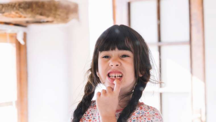 Troca dos dentes de leite: como cuidar dos dentes permanentes?